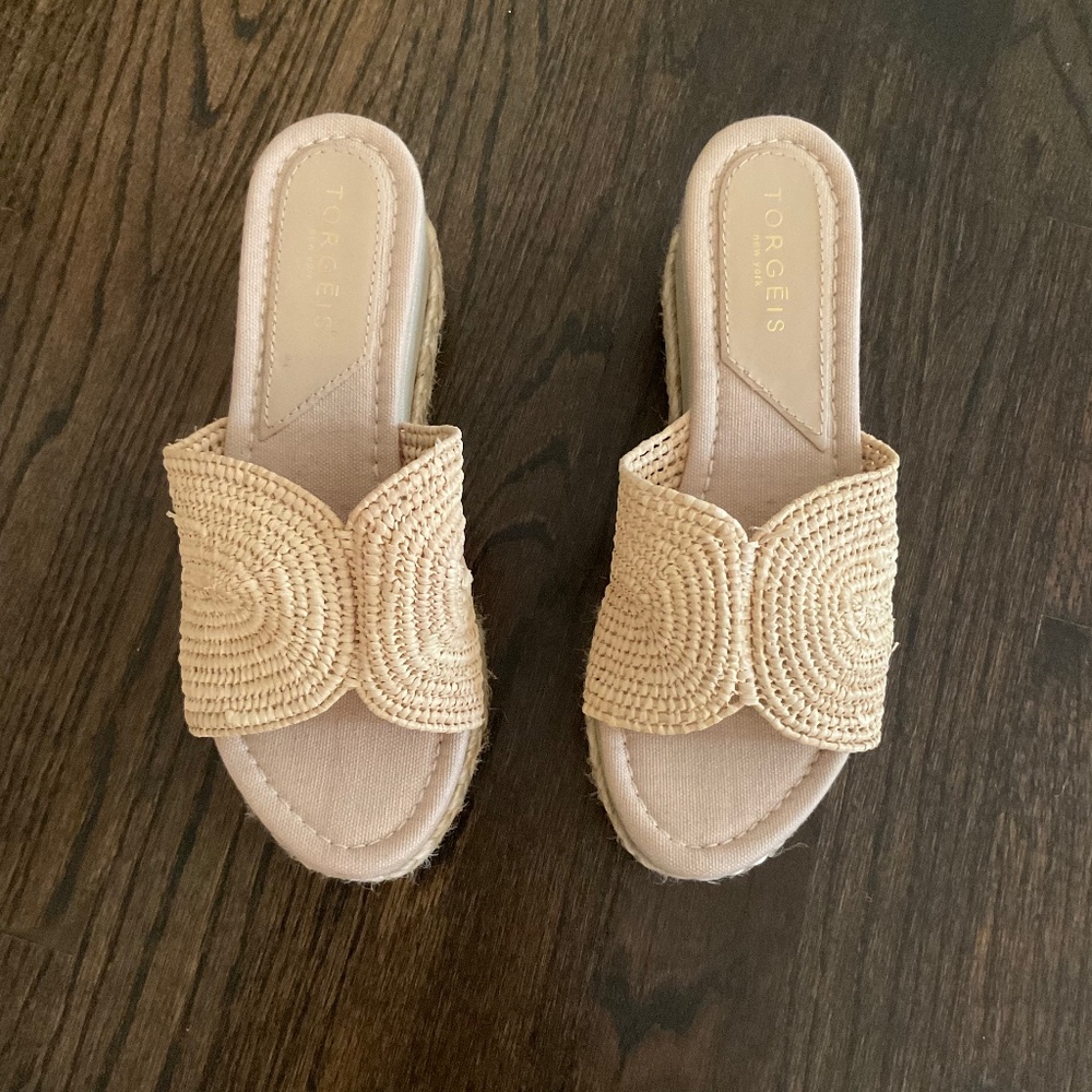Torgeis Size 7 Raffia top detail, lined with canvas and braided detail on bottom